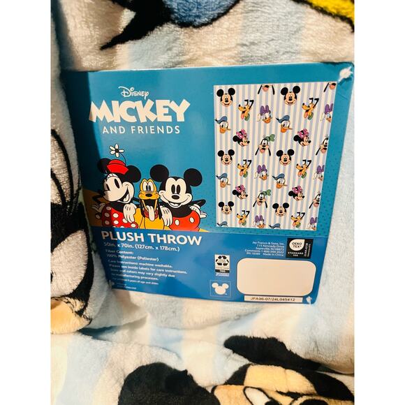 Disney Minnie and Friends throw 50 by 70 white and blue stripes - Picture 2 of 4